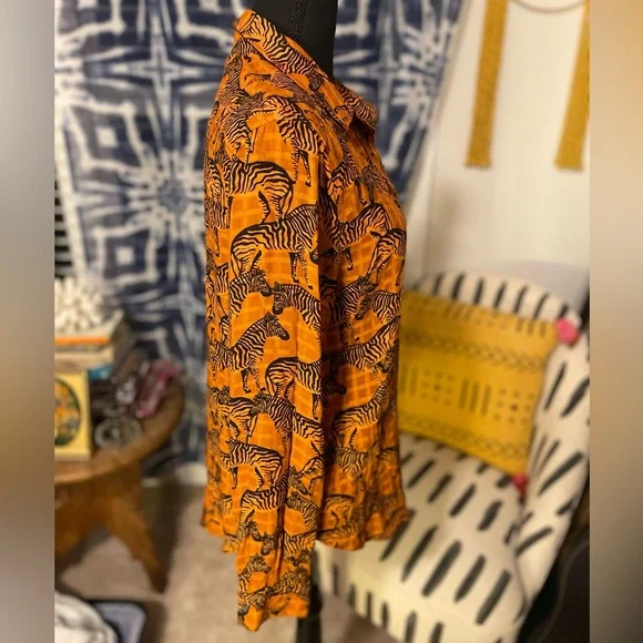 Women’s Jane & Delancey Orange Plaid Button Down with Zebras Whimsical Sz M 🧡🦓 - Picture 4 of 7
